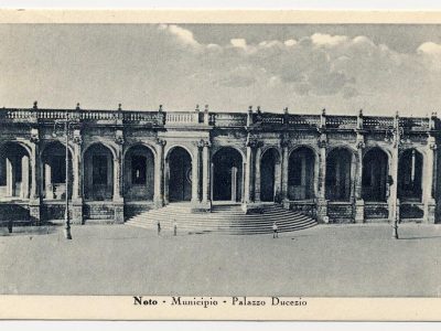 Fotografo non identificato, Noto - Municipio - Palazzo Ducezio, 1947, cartolina, FFC011508, Archivi fotografici ICCD, Fondo Ferro Candilera
